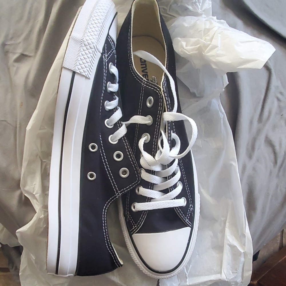 NEW converse chuck taylors